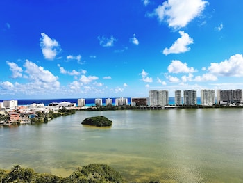 Suite, 1 King Bed, Terrace, Lagoon View