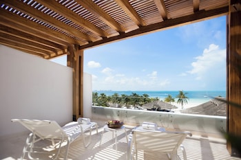 Signature Suite, 1 King Bed, Oceanfront