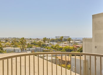 Room, 1 King Bed, City View