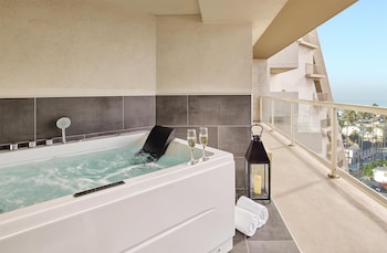 Suite, 1 King Bed (Sunset)