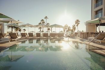 Room, 2 Queen Beds, Pool View (The 720)
