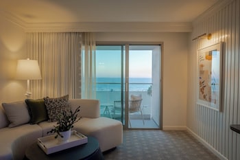 Room, 1 King Bed, Balcony, Oceanfront (The 720)