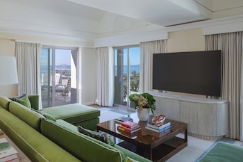 Suite, 1 King Bed, (Malibu Sunset)