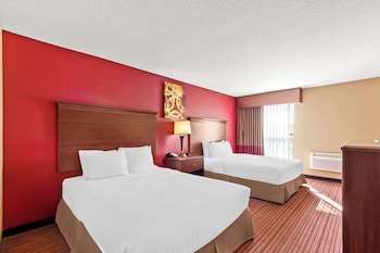 Standard Room, 2 Queen Beds, Accessible, Bathtub
