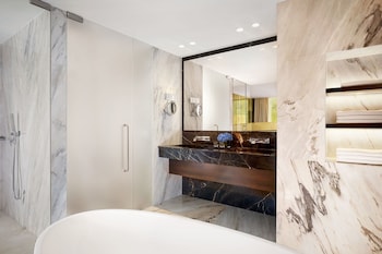 Suite, 1 Bedroom, Balcony (Balcony)