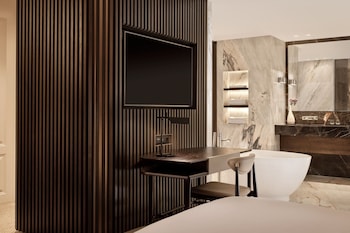 Suite, 1 Bedroom, Balcony (Balcony)