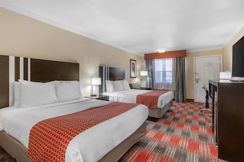 Standard Room, 2 Queen Beds, Non Smoking, Refrigerator & Microwave (Walk-in Shower)