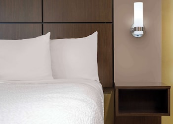 Standard Room, 1 King Bed, Non Smoking (2nd Floor)