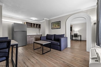 Suite, 1 King Bed, Non Smoking