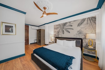 Deluxe Room, 1 King Bed (King Room)