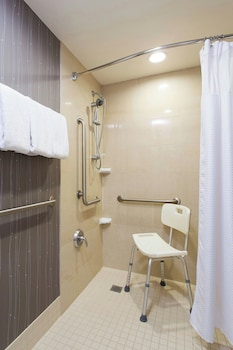 Room, 2 Double Beds (Mobility/Hearing Access, Roll-In Shwr)