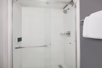 Room, 1 King Bed, Courtyard View