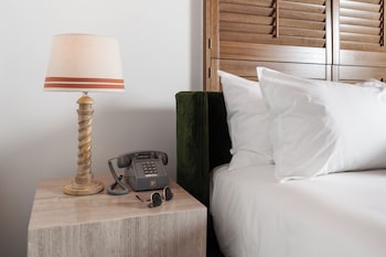 Deluxe Room, 2 Queen Beds, Balcony, Courtyard Area (Deluxe Double Balcony - 2 Queen Beds)