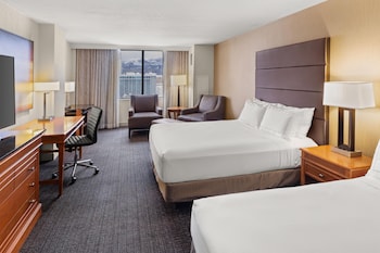 Deluxe Room, 2 Queen Beds, Bathtub, Mountain View
