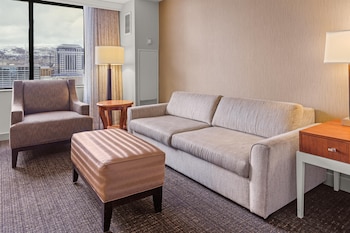 Deluxe Room, 1 King Bed with Sofa bed, Bathtub, Mountain View