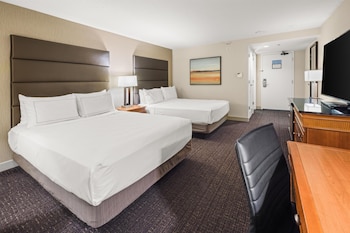Room, 2 Queen Beds, Mobility Accessible, Bathtub (Roll-in Shower)
