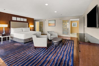 Suite, 1 King Bed with Sofa bed, Kitchenette