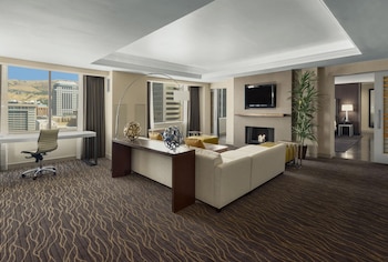 Suite, 1 King Bed with Sofa bed, Kitchenette