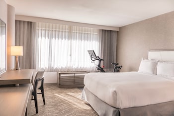Standard Room, 1 Queen Bed, Accessible Bathtub (Communications, Mobility)