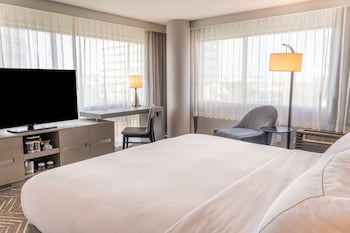 Premium Room, 1 King Bed, Corner