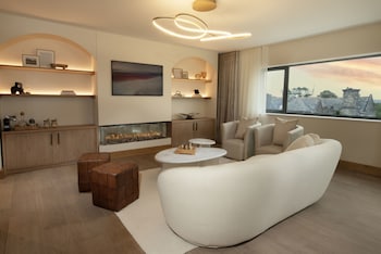 Deluxe Studio Suite