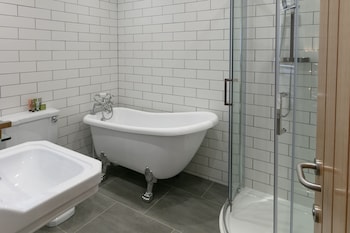 Deluxe Room, Multiple Beds, Non Smoking, Connecting Rooms