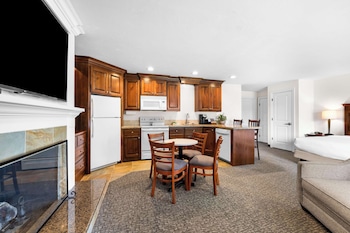Suite, Multiple Beds, Kitchen, River View (with Sofabed, Full Kitchen)