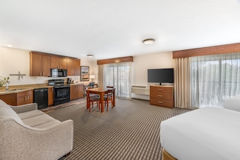 Suite, 2 Queen Beds, Balcony, River View (Larger Room;with Sofabed)
