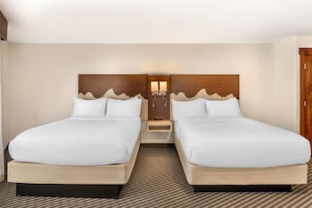 Suite, 2 Queen Beds, Balcony, River View (Larger Room;with Sofabed)