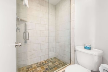 Standard Room, 1 King Bed, Kitchen, River View