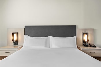 Suite, 1 King Bed with Sofa bed, Microwave, Pool View