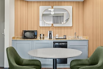 Suite, 1 King Bed, Hearing Accessible, Microwave