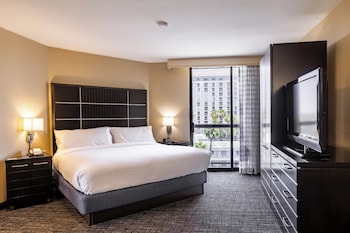 King, Executive Suite, Corner