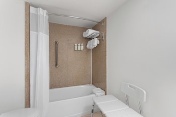 Room, 1 Queen Bed, Accessible, Non Smoking (Mobility, Tub w/ Grab Bars)