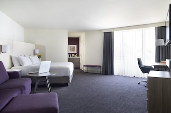 Premium Room, 1 King Bed, Corner (Worklife, Minifridge)