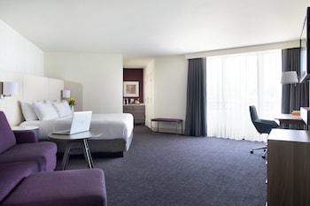Premium Room, 1 King Bed, Corner (Worklife, Minifridge)