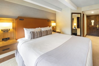 Standard Room, 1 King Bed