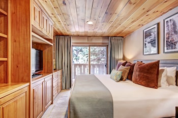 Room, 3 Bedrooms (Riva Ridge, Residence)