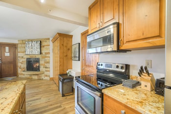 Studio (Lodge, with Murphy Bed)