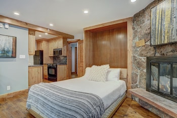 Studio (Lodge, with Murphy Bed)
