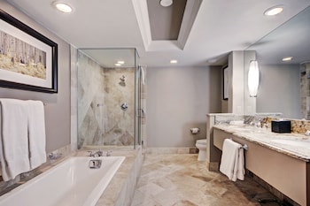 Luxury Room, 2 Queen Beds