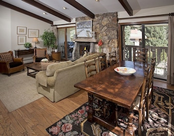 Room, 3 Bedrooms (Riva Ridge, Residence)