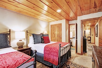 Room, 3 Bedrooms (Riva Ridge, Residence)