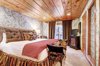 Room, 3 Bedrooms (Riva Ridge, Residence)