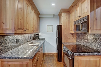 Studio (Lodge, with Murphy Bed)