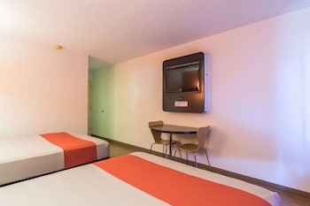Deluxe Room, 2 Queen Beds, Smoking