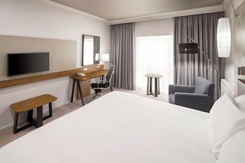 Premium Room, 1 Queen Bed, Club Lounge Access (Lounge Access)