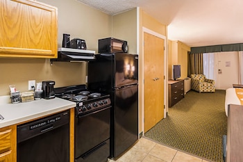 Room, Atrium 1st Floor, 1 King Bed & Sofa, Kitchenette