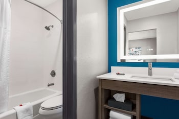 Suite, 1 King Bed, Non Smoking, Kitchenette