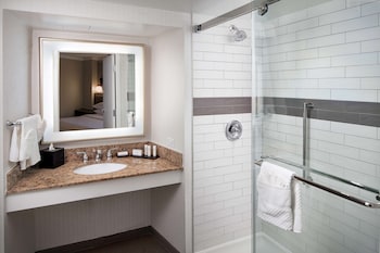 Studio Suite, 1 King Bed (Shower)